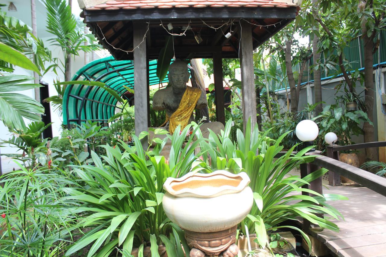 Central Night Hotel Siem Reap Exteriér fotografie